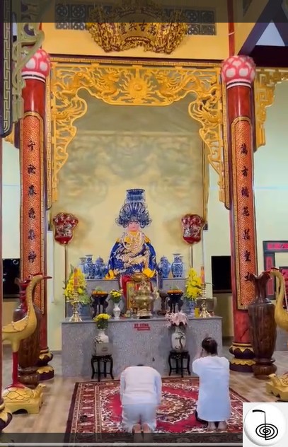 Tấm thảm trải trang trí ở đền đình