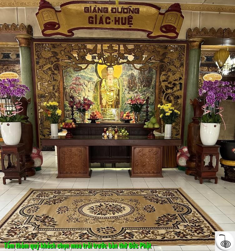 Tấm thảm trải trước bàn thờ Đức Phật tịnh xá Lộc Uyển Kinh Dương Vương quận 6 TPHCM